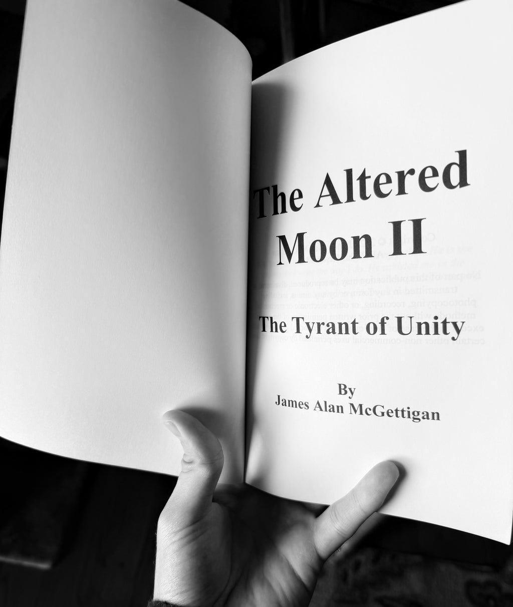 (Signed) The Altered Moon 2: The Tyrant of Unity: Military Sci-fi Series (The Dust Cosmos)