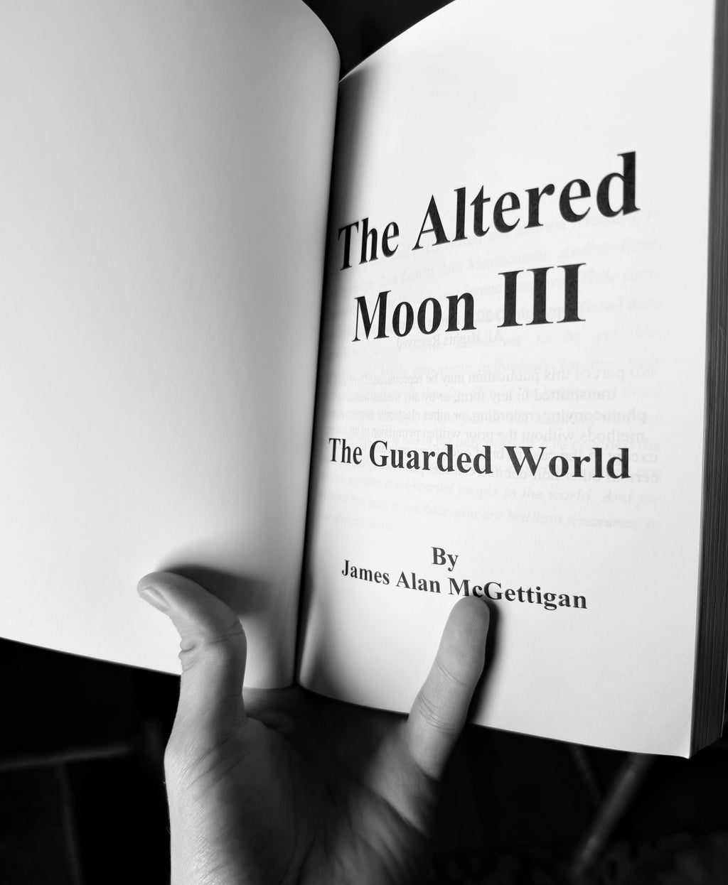 (Signed) The Altered Moon 3: The Guarded World (A Military sci-fi series ) (The Dust Cosmos Book 3)